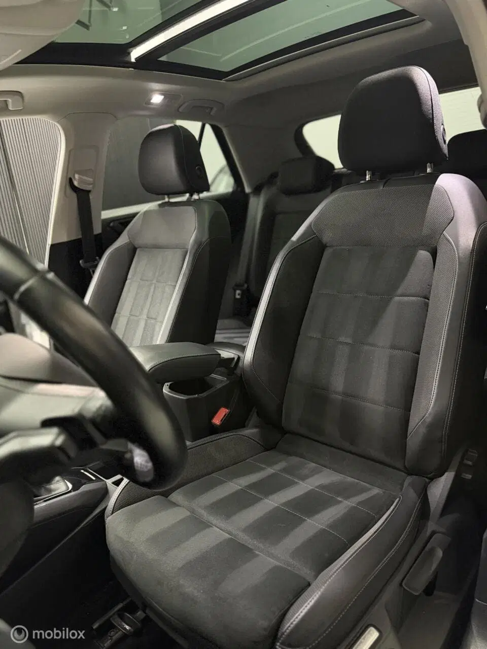 Volkswagen T-Roc 1.5 TSI DSG PANO IQ LANE KEYLESS TREKHAAK uit 2023, foto 6