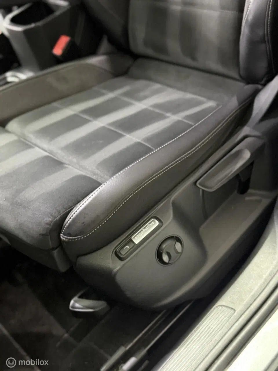 Volkswagen T-Roc 1.5 TSI DSG PANO IQ LANE KEYLESS TREKHAAK uit 2023, foto 7
