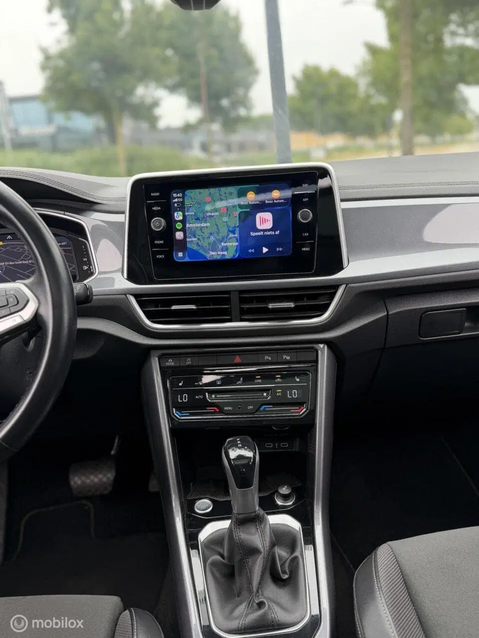 Volkswagen T-Roc 1.5 TSI DSG PANO IQ LANE KEYLESS TREKHAAK uit 2023, foto 9