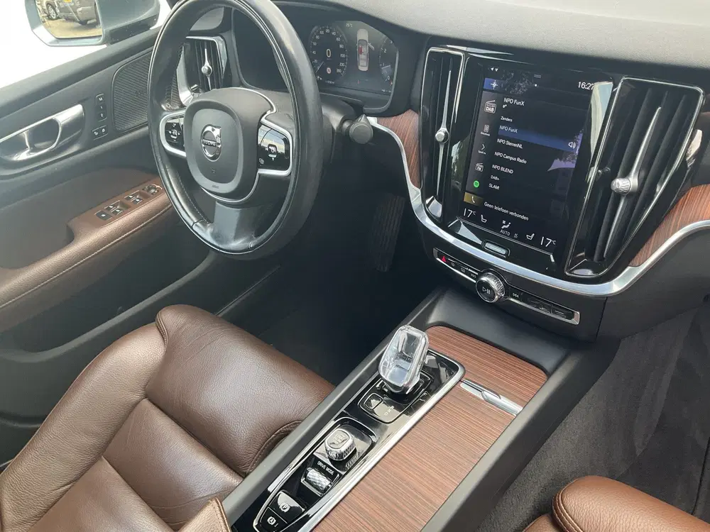 Volvo S60 2.0 B3 Inscription CrystalPook Pano H&K Le uit 2021, foto 3