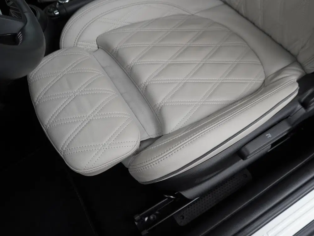 Mini Cabrio Cooper S Yours uit 2023, foto 13