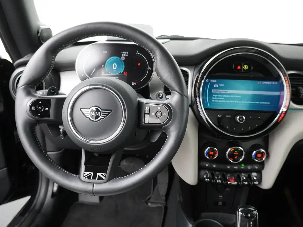 Mini Cabrio Cooper S Yours uit 2023, foto 2
