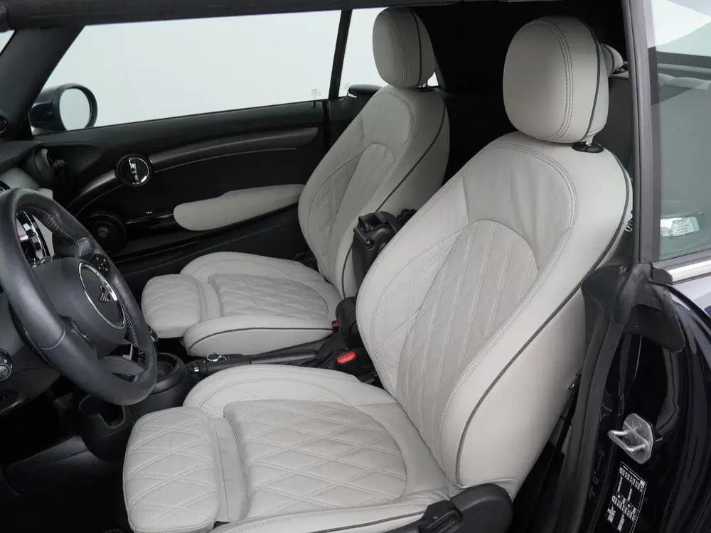 Mini Cabrio Cooper S Yours uit 2023, foto 4