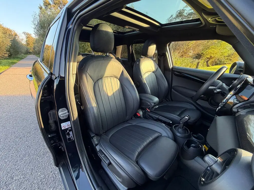 Mini Cooper 1.5 Cooper 60 Years Edition uit 2020, foto 2