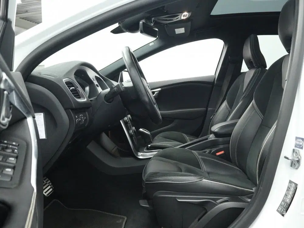 Volvo V40 1.5 T3 Polar+ Sport uit 2019, foto 15