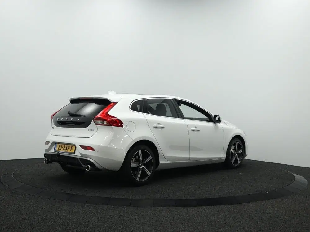 Volvo V40 1.5 T3 Polar+ Sport uit 2019, foto 2