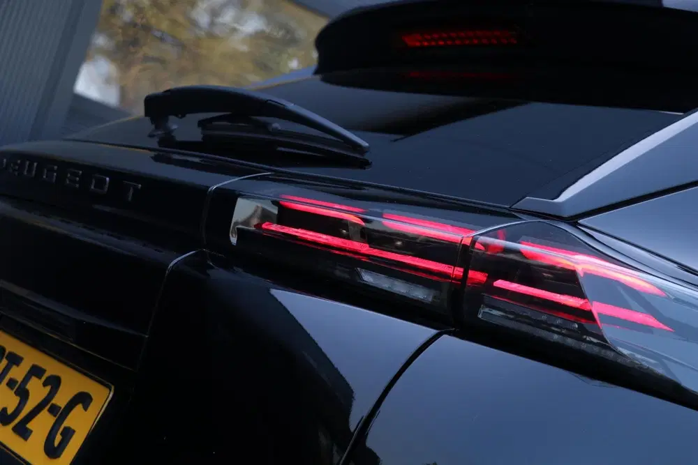 Peugeot 2008 EV Allure Pack 50 kWh AppleCarplay 3 FASEN uit 2025, foto 13