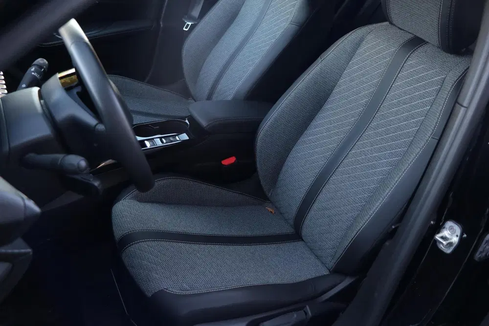Peugeot 2008 EV Allure Pack 50 kWh AppleCarplay 3 FASEN uit 2025, foto 15