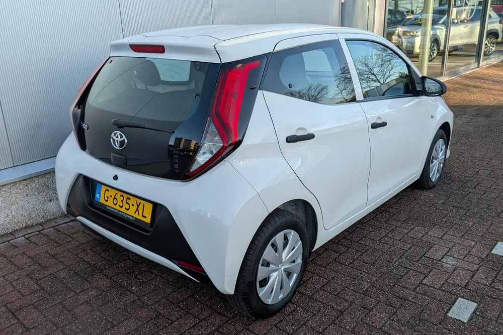 Toyota Aygo 1.0 VVT-i x-fun uit 2020, foto 2