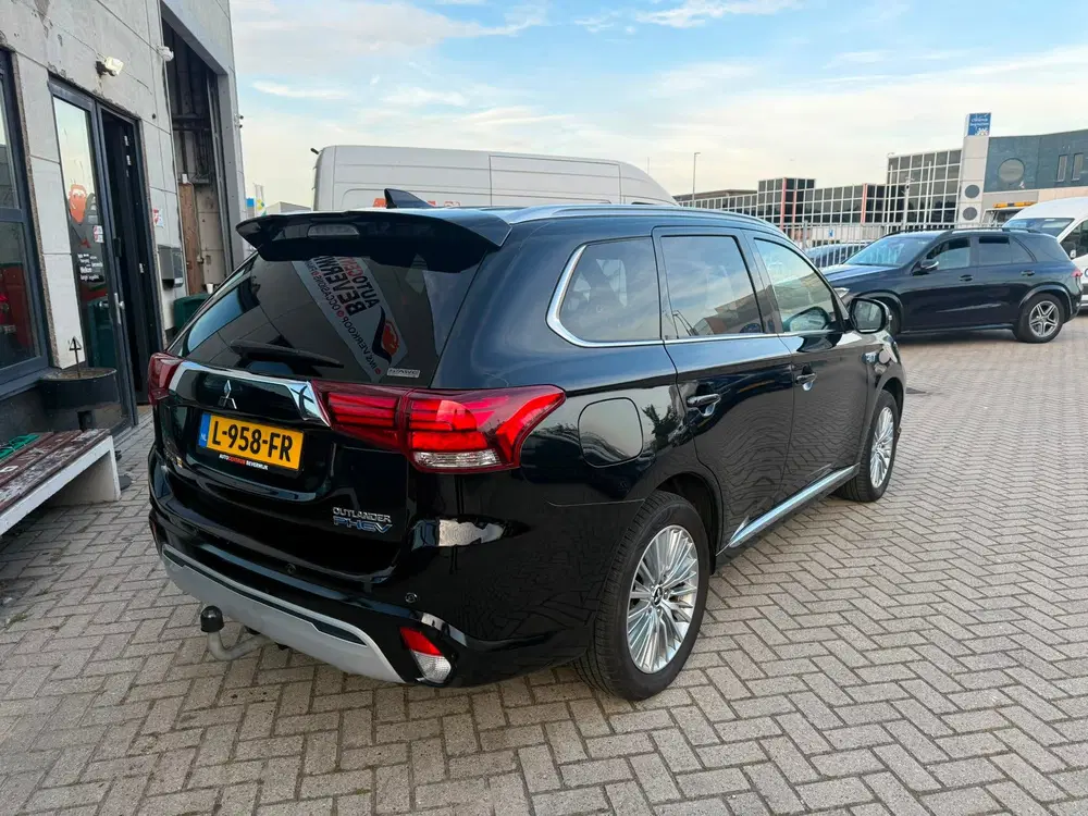 Mitsubishi Outlander 2.4 PHEV S-Edition 2019 Zwart 224pk uit 2019, foto 5