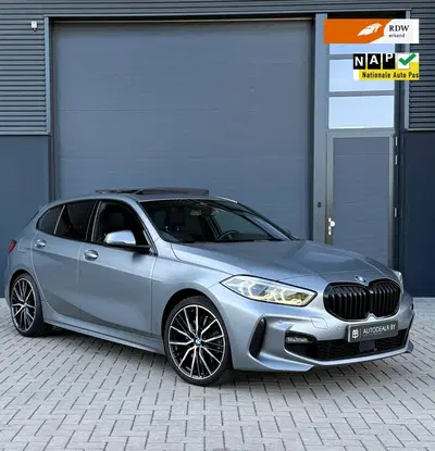 BMW 1-serie 120i Business Edition + uit 2022
