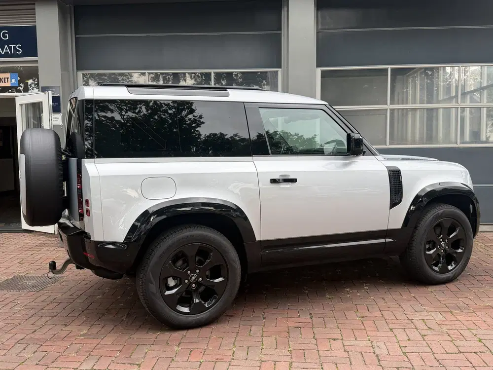 Land Rover Defender 3.0 D200 90 MHEV S Grijskenteken uit 202 uit 2021, foto 2
