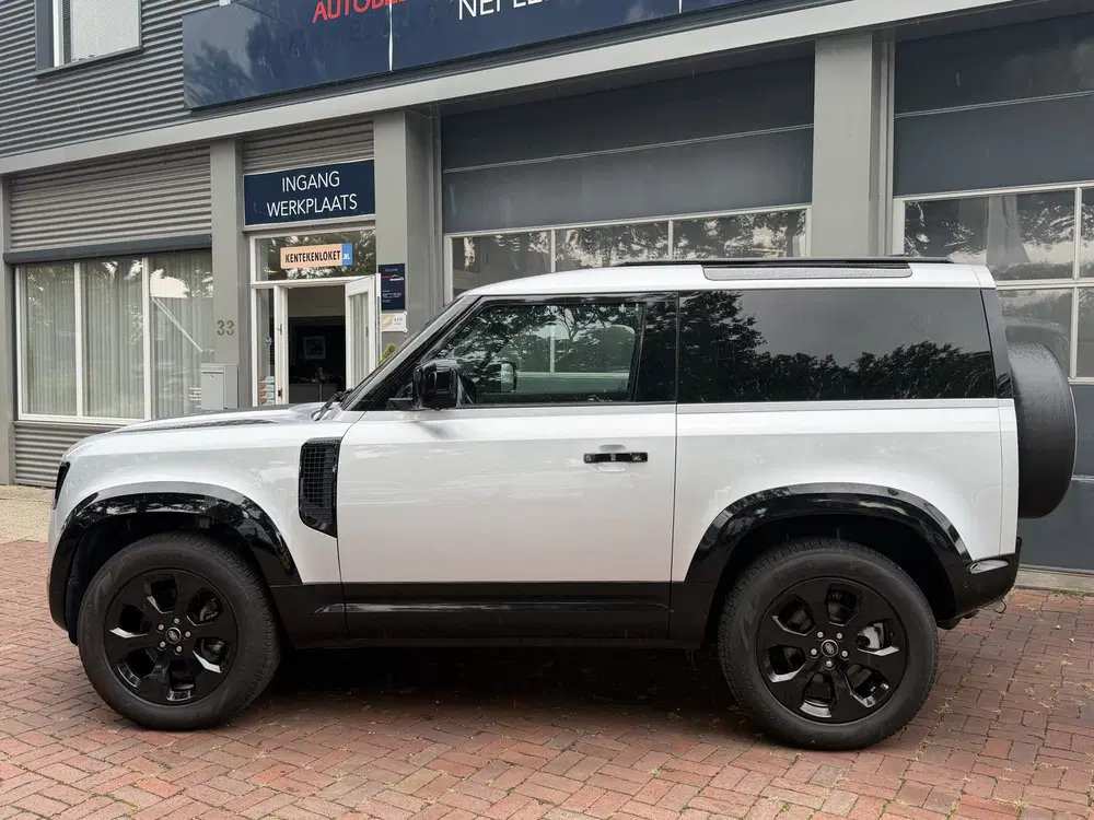 Land Rover Defender 3.0 D200 90 MHEV S Grijskenteken uit 202 uit 2021, foto 3