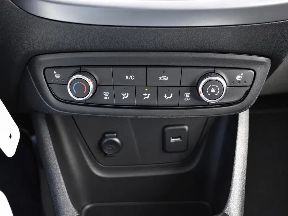 Opel Crossland 1.2 Edition uit 2022, foto 14