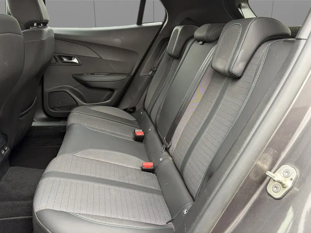 Peugeot 2008 1.2 Allure Pack Automaat uit 2022, foto 10
