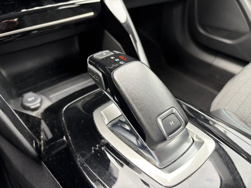 Peugeot 2008 1.2 Allure Pack Automaat uit 2022, foto 6