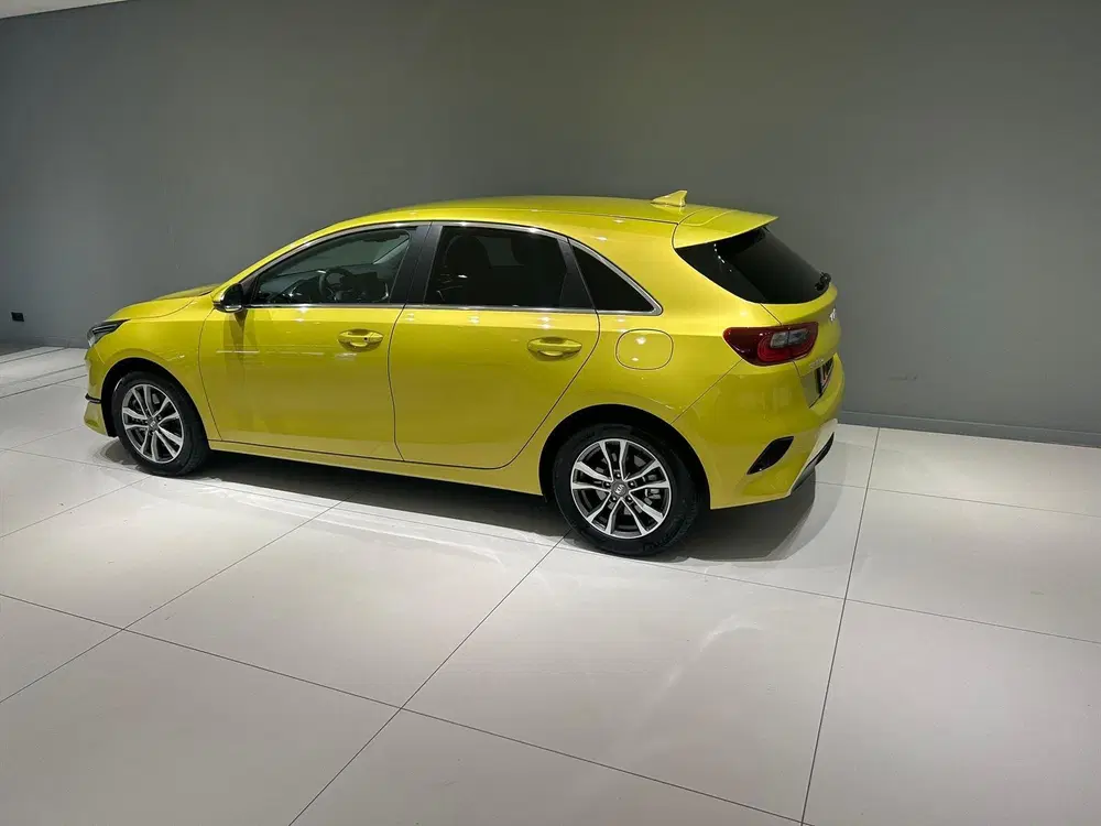 Kia Ceed 1.0 T-GDi 120pk DynamicPlusLine Unieke kms uit 2022, foto 3