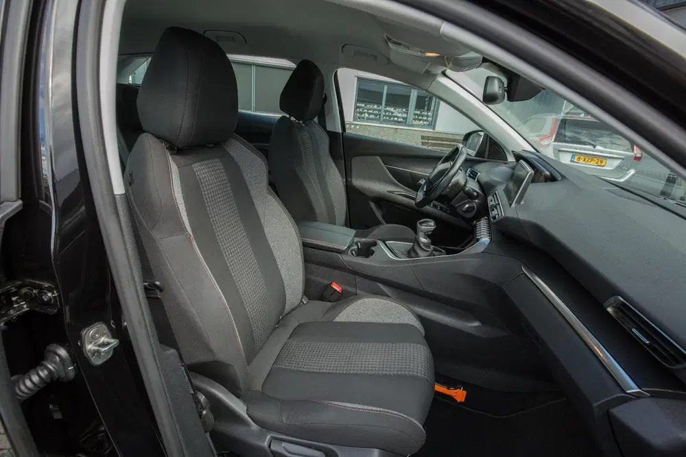 Peugeot 3008 1.2 PureTech Active uit 2019, foto 10