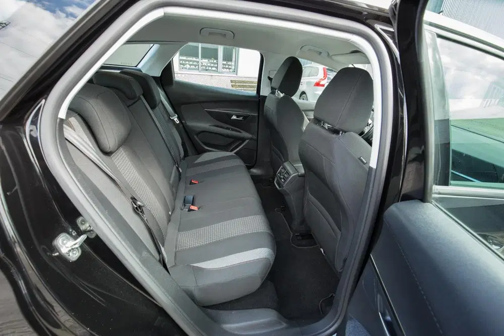 Peugeot 3008 1.2 PureTech Active uit 2019, foto 11