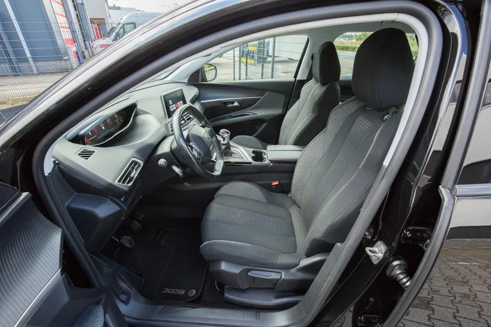 Peugeot 3008 1.2 PureTech Active uit 2019, foto 13