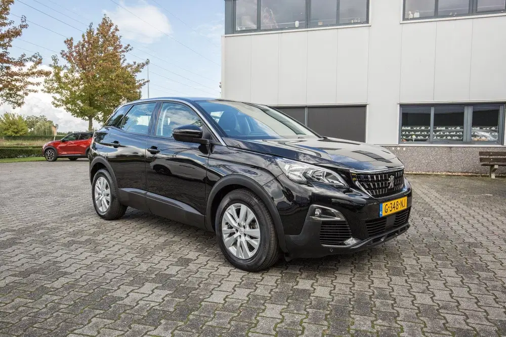 Peugeot 3008 1.2 PureTech Active uit 2019, foto 2