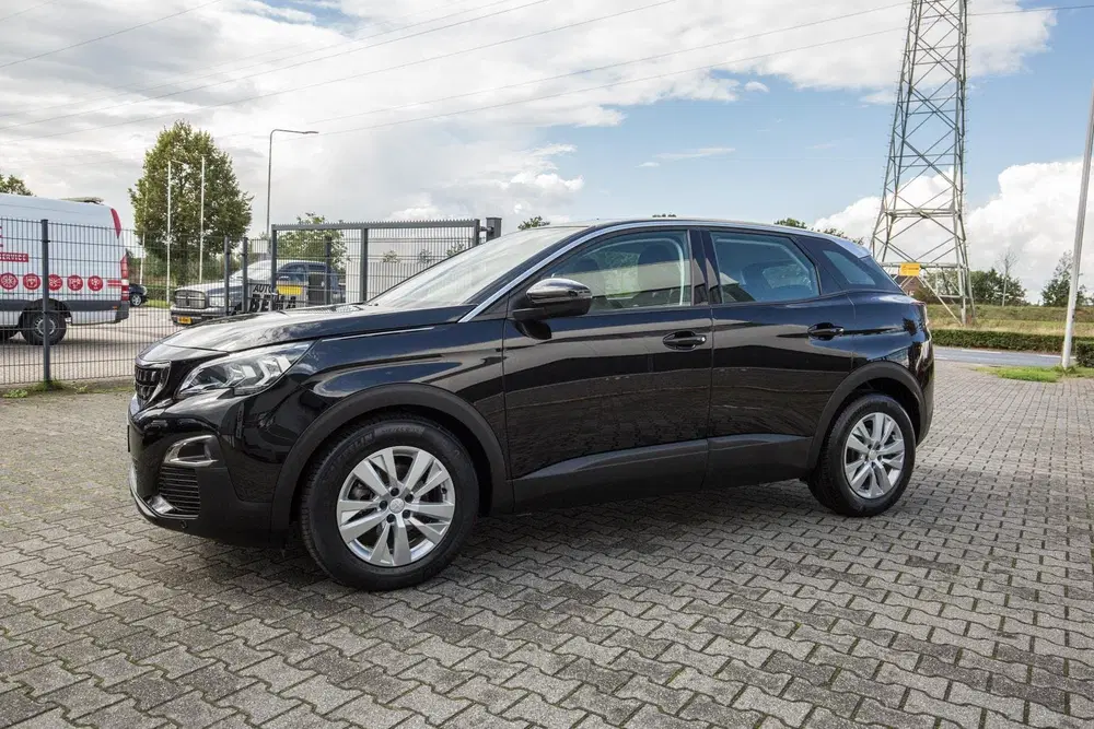 Peugeot 3008 1.2 PureTech Active uit 2019, foto 3
