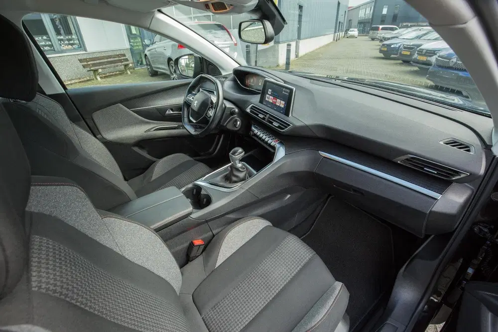 Peugeot 3008 1.2 PureTech Active uit 2019, foto 9