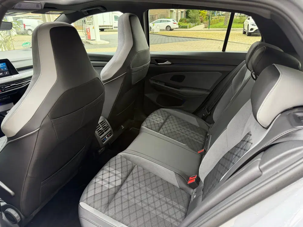 Volkswagen Golf 1.5 eTSI R-Line uit 2022, foto 11