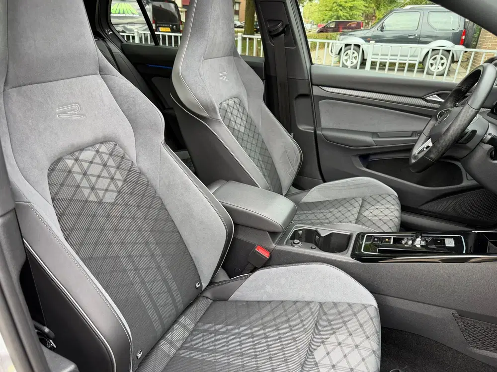 Volkswagen Golf 1.5 eTSI R-Line uit 2022, foto 14