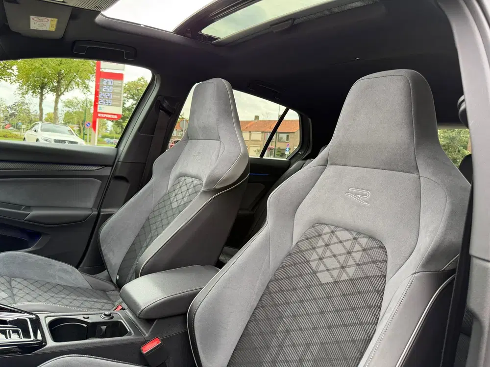 Volkswagen Golf 1.5 eTSI R-Line uit 2022, foto 5