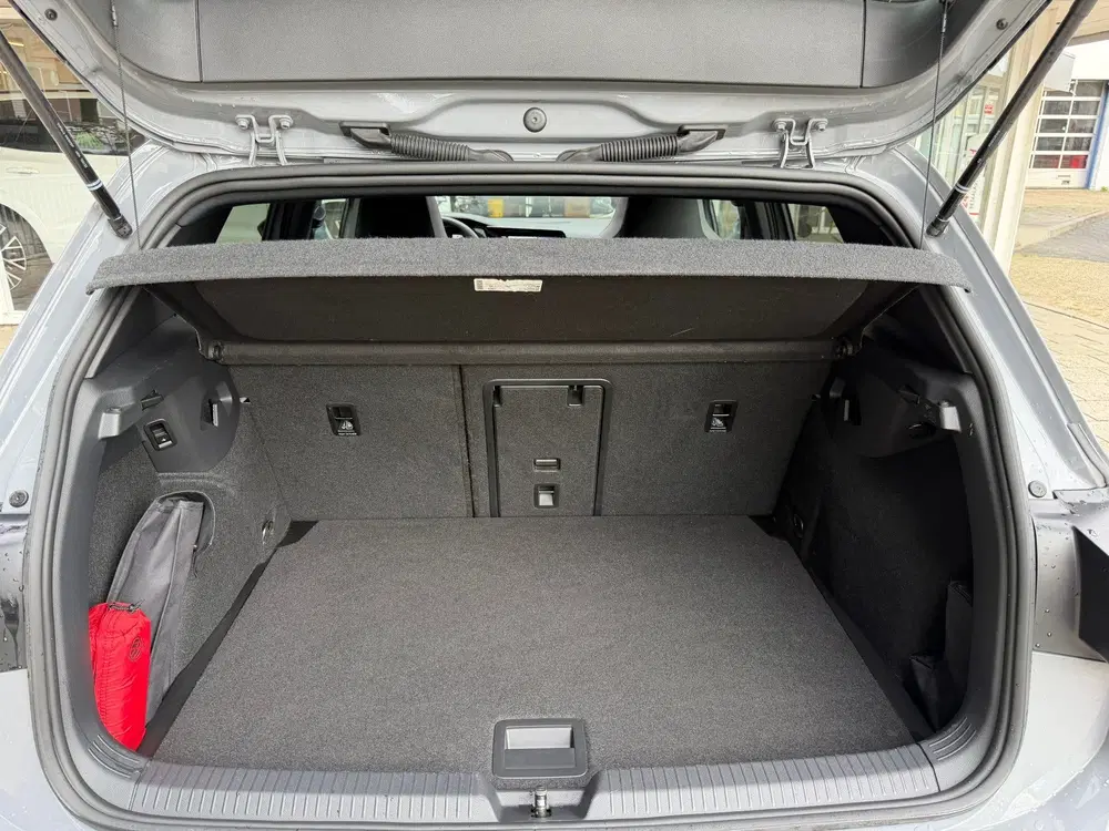 Volkswagen Golf 1.5 eTSI R-Line uit 2022, foto 9