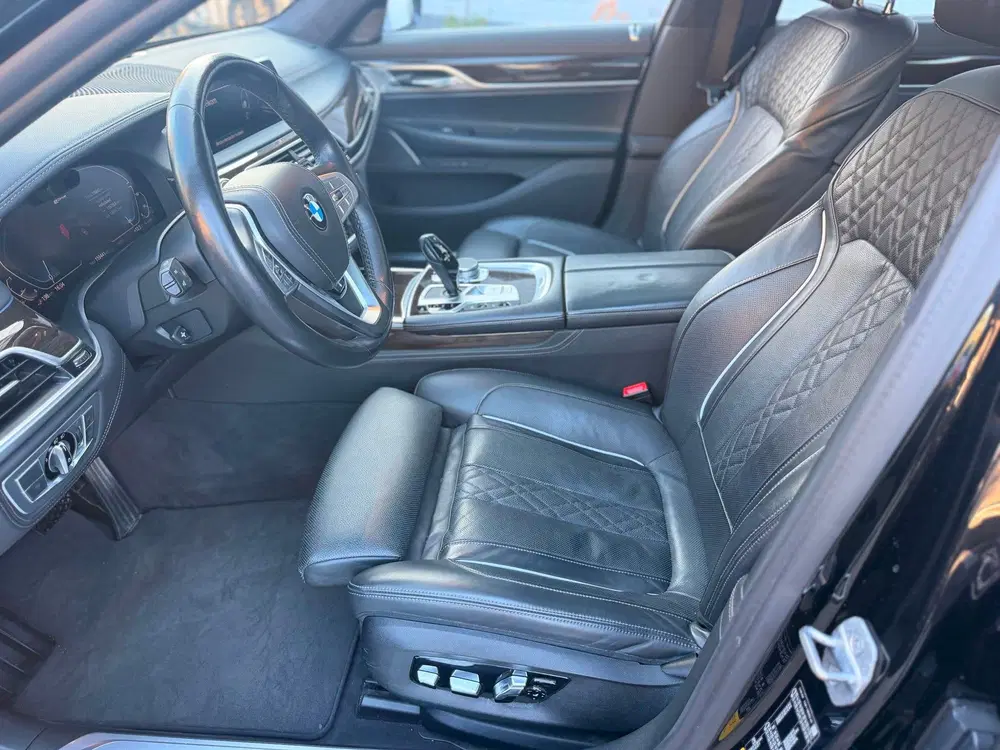 BMW 7-serie 745e uit 2021, foto 12