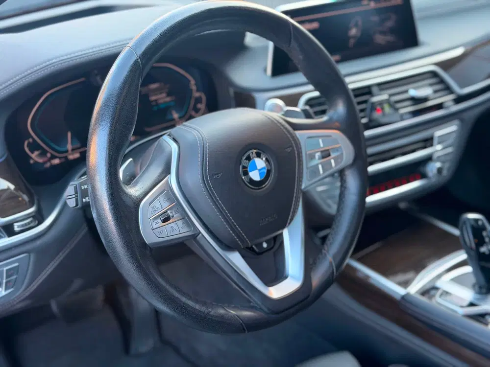 BMW 7-serie 745e uit 2021, foto 8