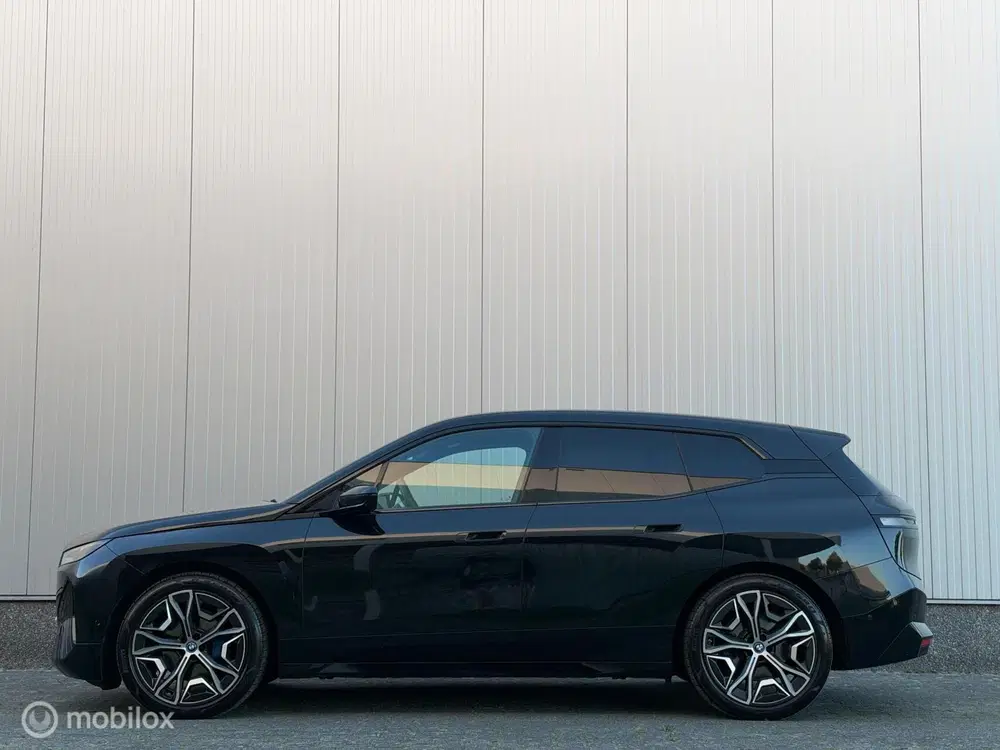BMW iX xDrive40 uit 2022, foto 2