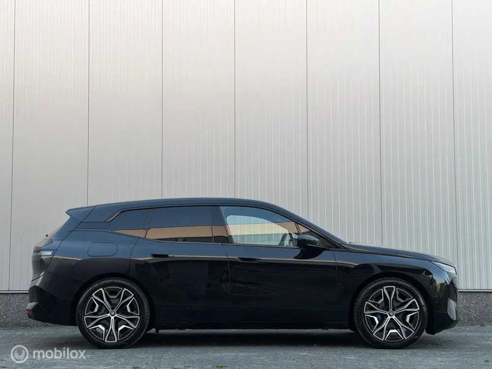 BMW iX xDrive40 uit 2022, foto 3