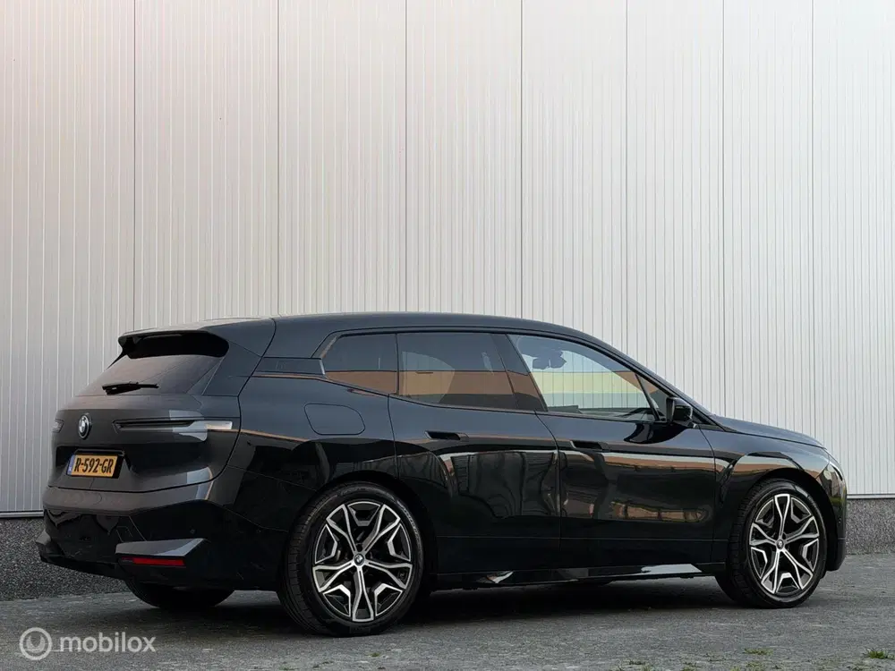 BMW iX xDrive40 uit 2022, foto 4