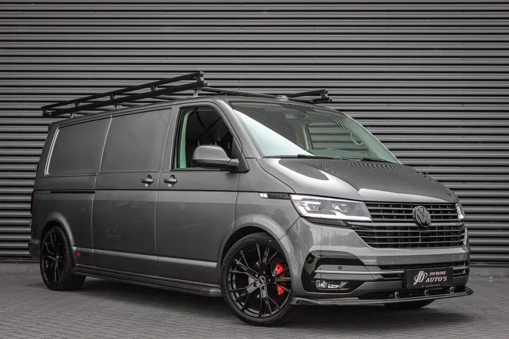Volkswagen Transporter 2.0 TDI L2H1 150PK DSG JB- EDITION uit 2023, foto 2