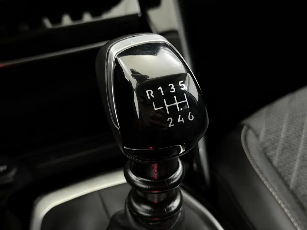 Peugeot 208 1.2 PureTech 100 GT Parkeersensoren uit 2025, foto 15
