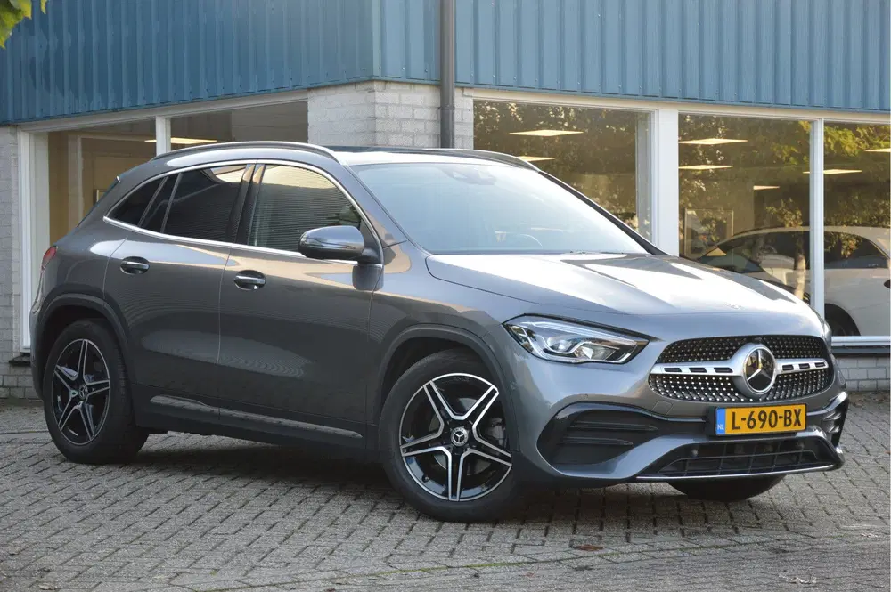 Mercedes-Benz GLA GLA 200 AMG Line PANORAMADAK uit 2020, foto 2