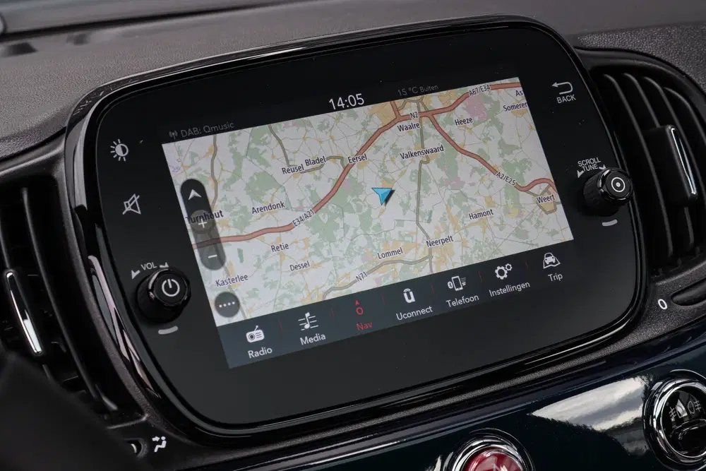Fiat 500 1.0 Hybrid Dolcevita Navi Pano Beats audio uit 2022, foto 11
