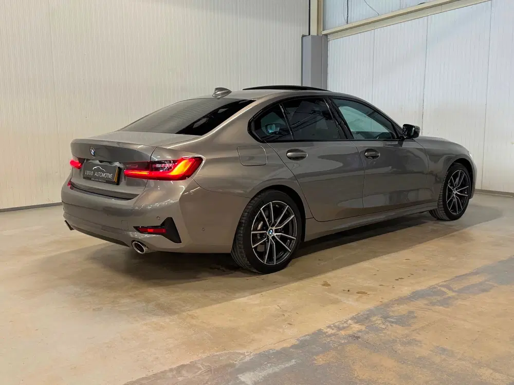 BMW 3-serie 330e High Executive uit 2019, foto 15