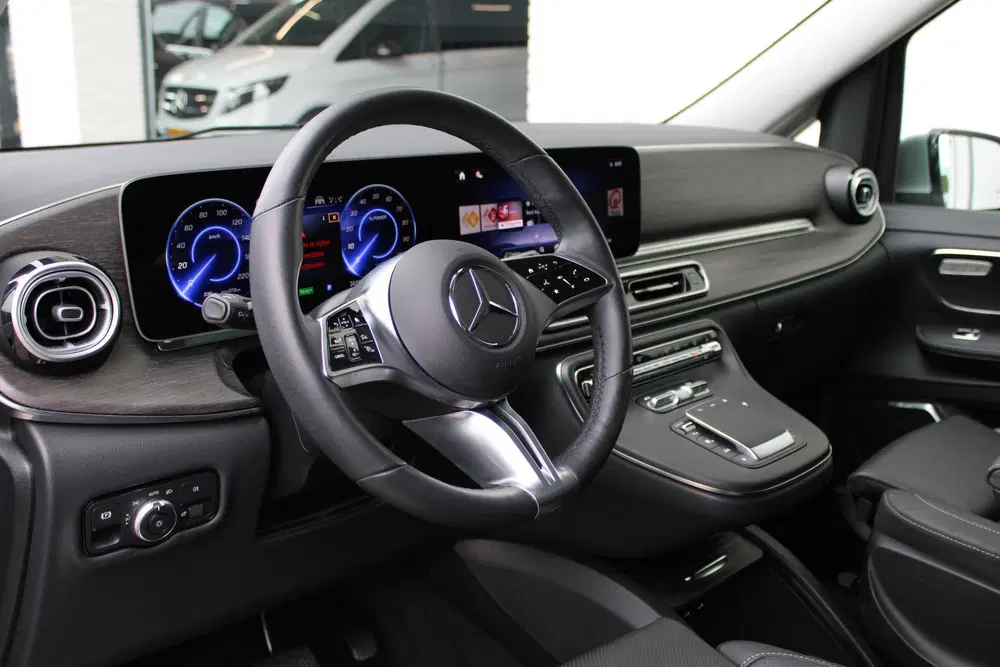 Mercedes-Benz EQV 300 L3 uit 2024, foto 12