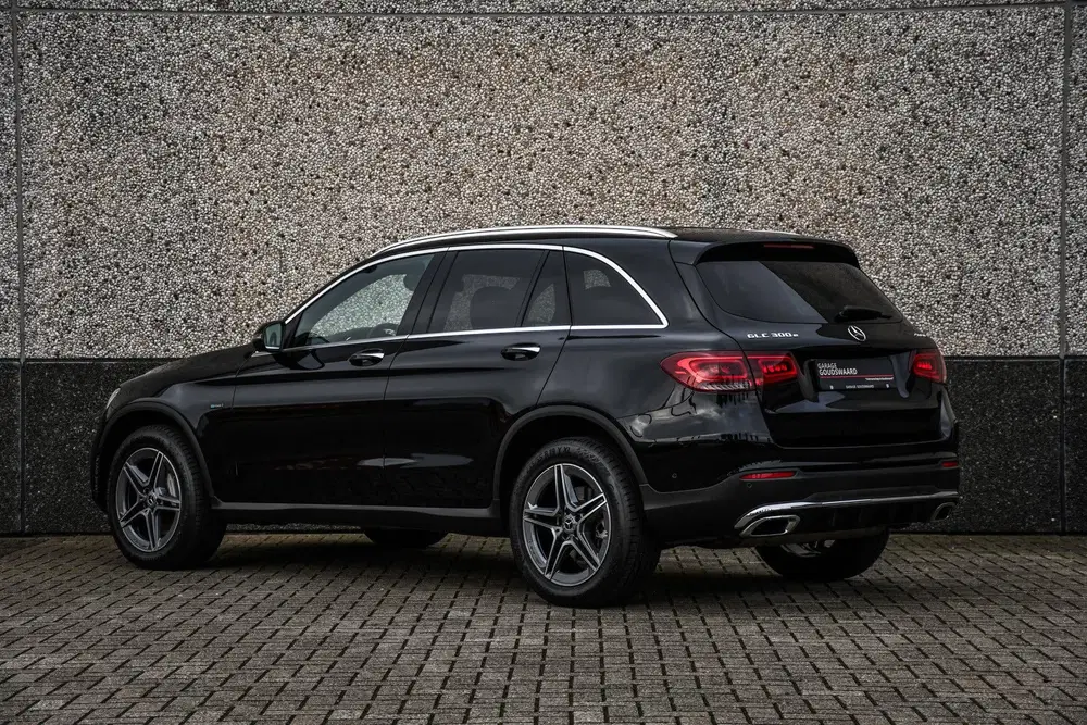 Mercedes-Benz GLC GLC 300e 4MATIC Premium Plus AMG Line uit 2021, foto 3
