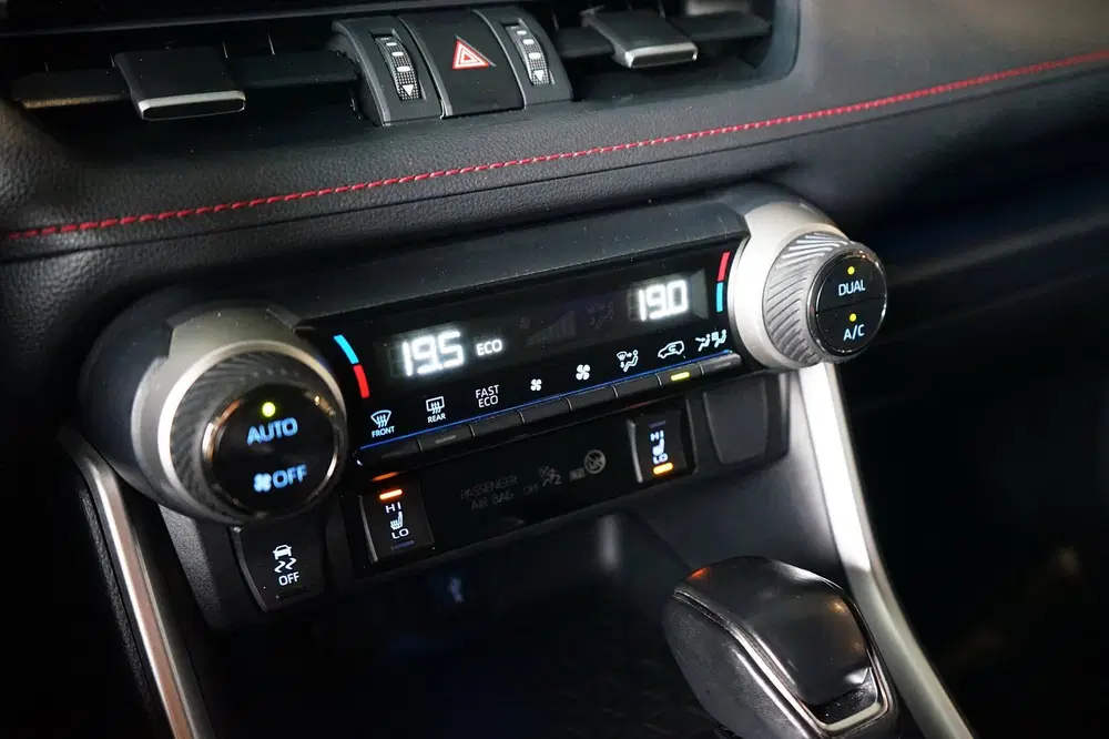 Toyota RAV 4 2.5 Plug-in Hybrid AWD TREKHAAK uit 2021, foto 14