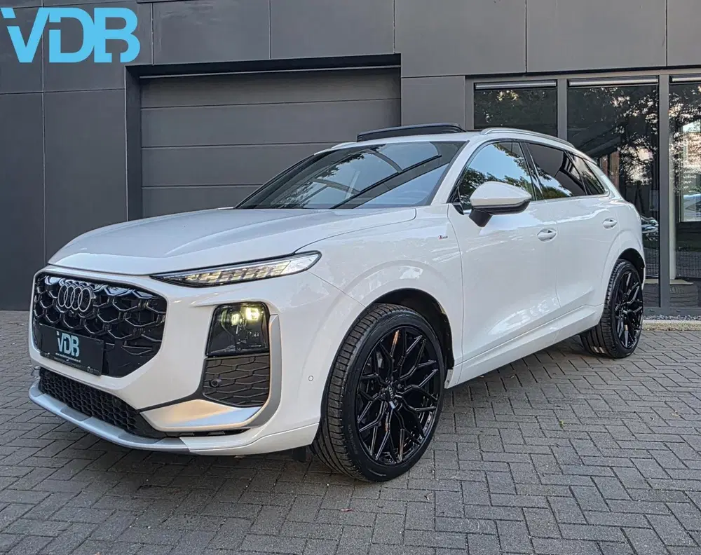 Audi Q3 35 TFSI S-Line PANO SFEER LEDER MATRIX BOM uit 2025