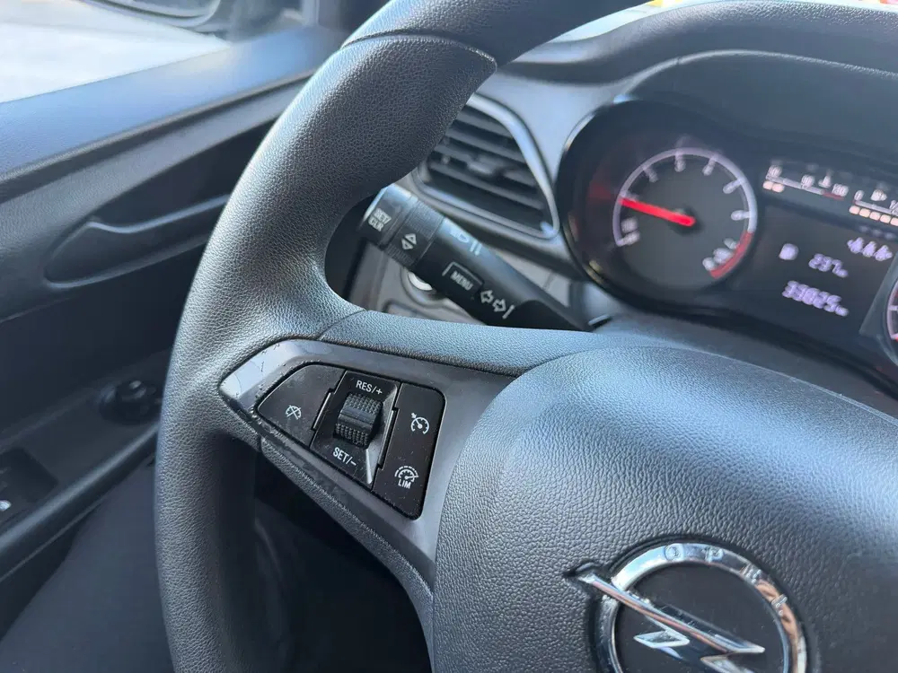 Opel Karl 1.0 ecoFLEX 120 Jaar Edition uit 2019, foto 13