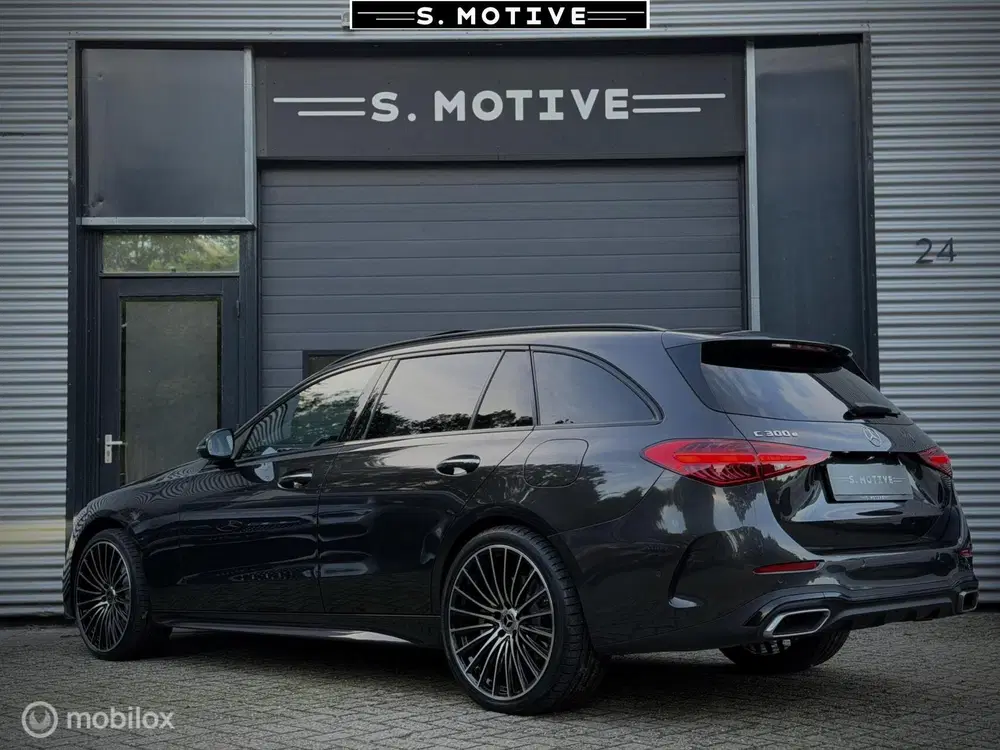 Mercedes-Benz C-Klasse Mercedes C-klasse Estate C300 e AMG Pano B uit 2023, foto 3