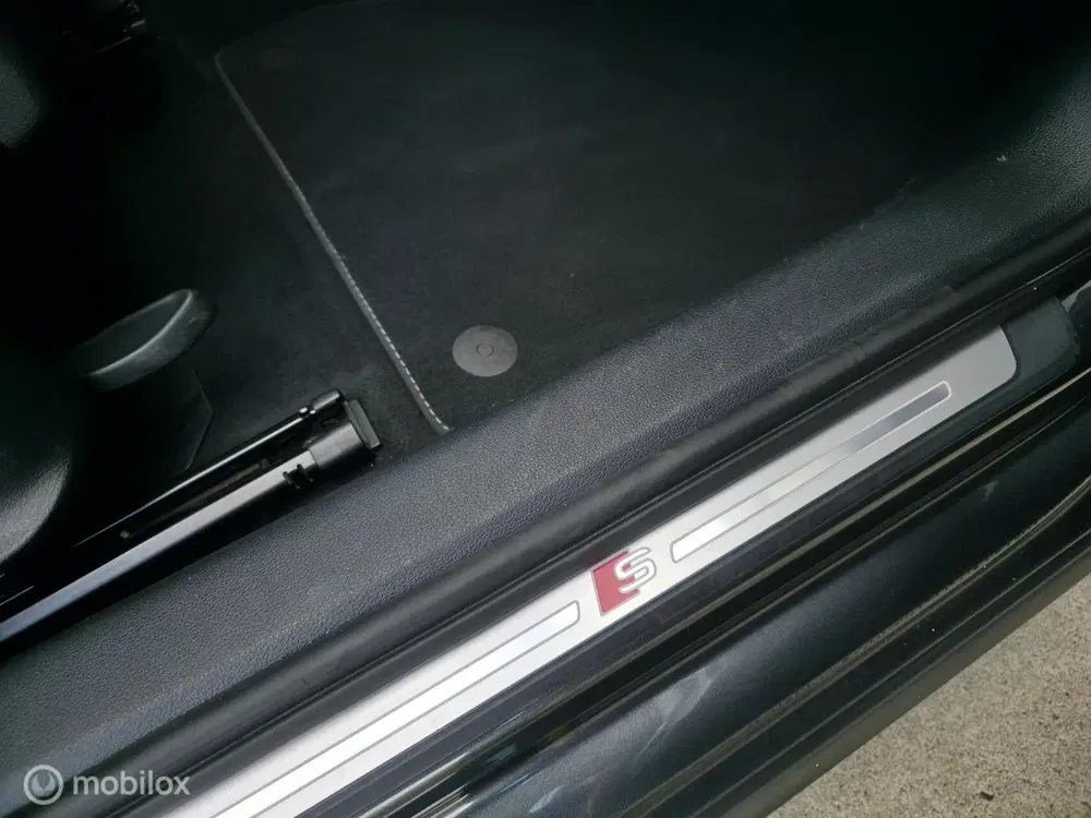 Audi A4 35 TFSI S-line uit 2020, foto 10