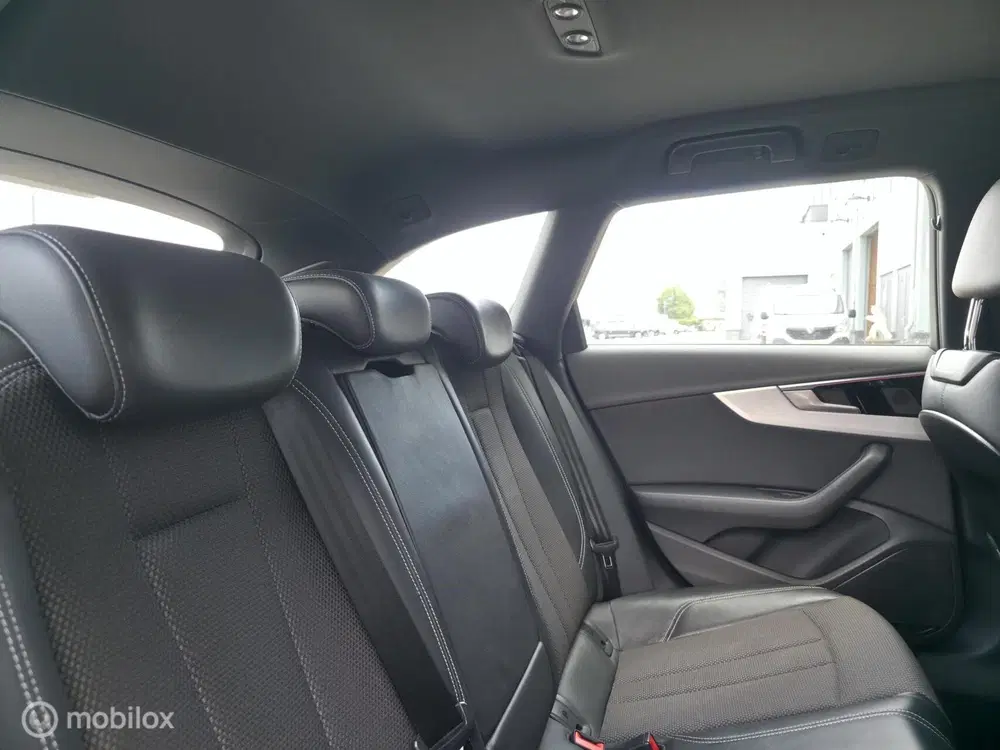 Audi A4 35 TFSI S-line uit 2020, foto 12