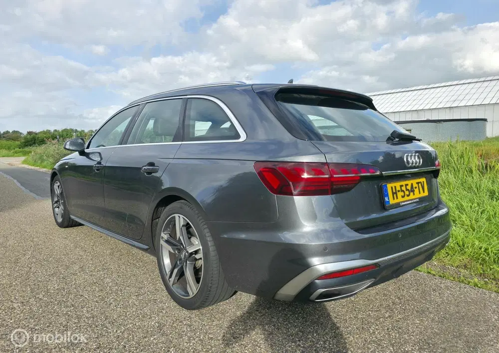 Audi A4 35 TFSI S-line uit 2020, foto 2